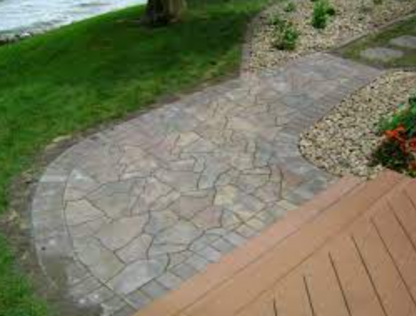 Jalan Setapak dengan Batu Puzzle